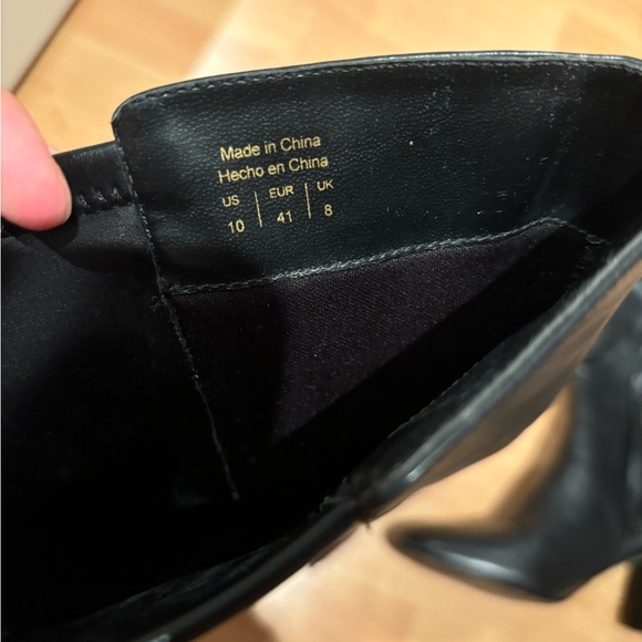 Elegant Long Black Leather Heeled Boots - Picture 3 of 5